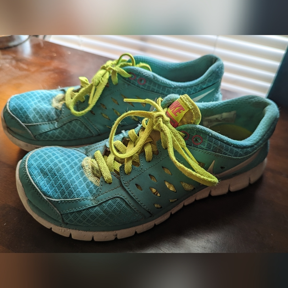 Used Teal Nike Women's Running Shoes 💙